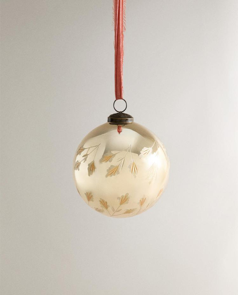 ZARA HOME УКРАШЕНИЯ ДЛЯ РОЖДЕСТВЕНСКОЙ ЁЛКИ В ФОРМЕ ШАРА С ЛИСТЬЯМИ, СЕРЕБРЯНЫЙ