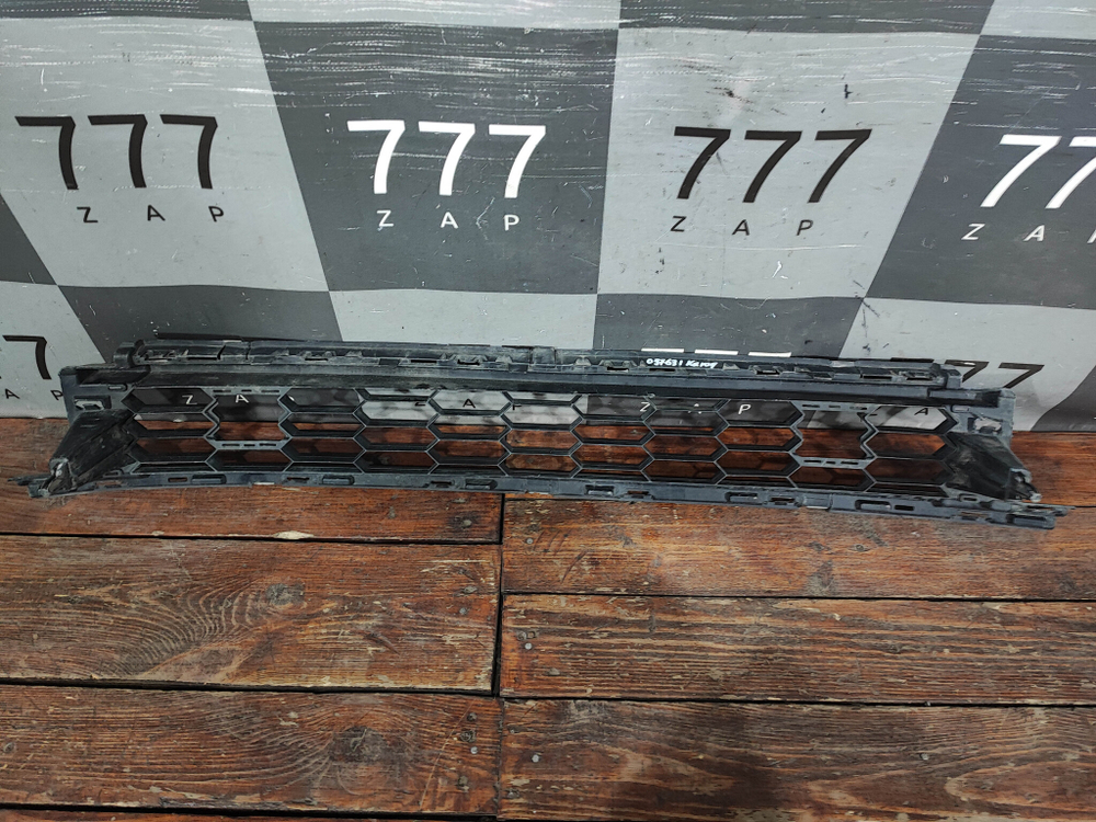 Решетка переднего бампера Skoda Karoq 17-нв Б/У Оригинал 57A853677A