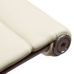 Офисное кресло Eames Ribbed EA 119 кремовая кожа