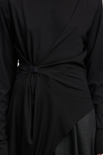 Лонгслив с бельевой деталью черный