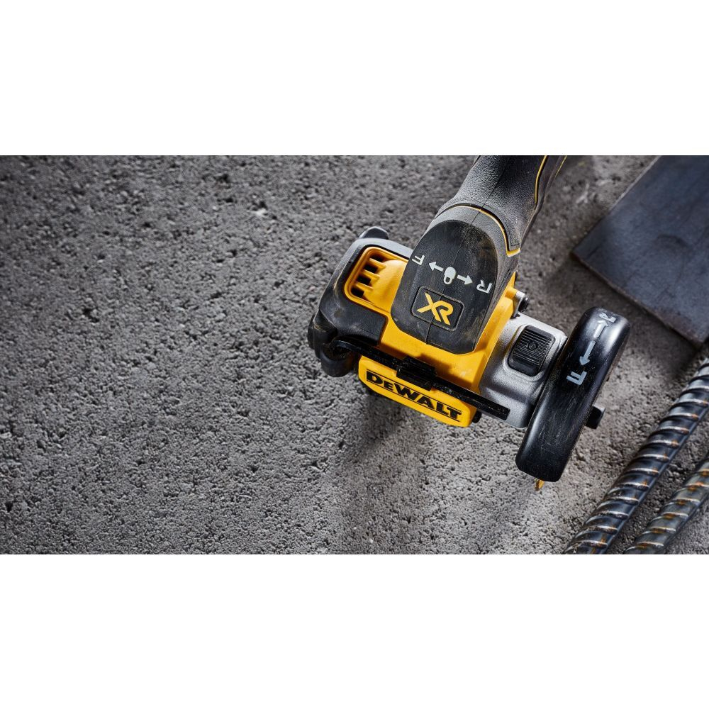 Аккумуляторная дисковая пила DeWalt DCS438N