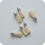 Кисточка замшевая серебро 2,5 см,цвет в ассортименте