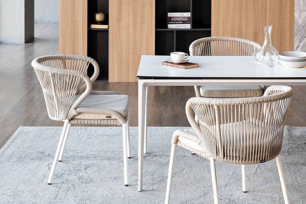 "Малага" обеденная группа на 4 персоны со стульями "Милан", каркас белый, роуп бежевый