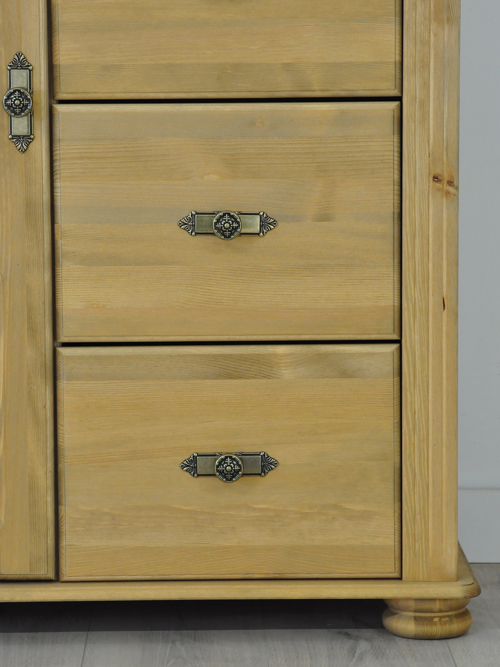 Комод Сюзанна из массива сосны с 5-ю ящиками