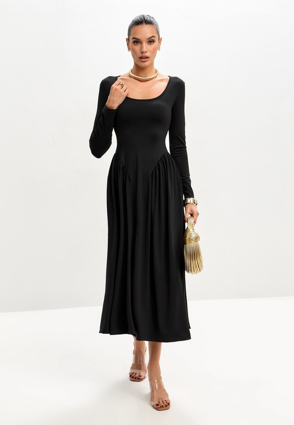 Платье с рукавами и драпировкой