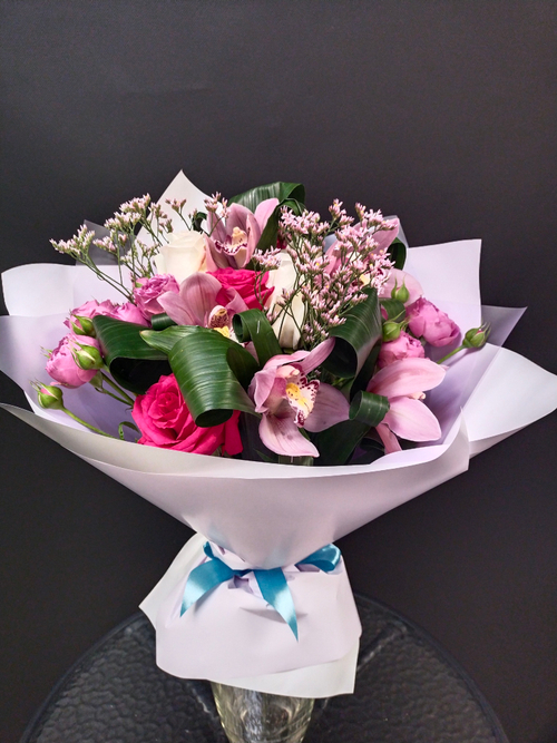 Букет с орхидеями