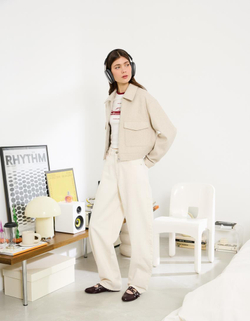 BERSHKA Мягкая укороченная куртка на молнии, экрю