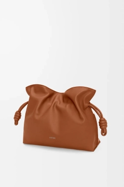 Loewe Сумка-клатч среднего размера Flamenco из телячьей кожи наппа, рыжевато-коричневый
