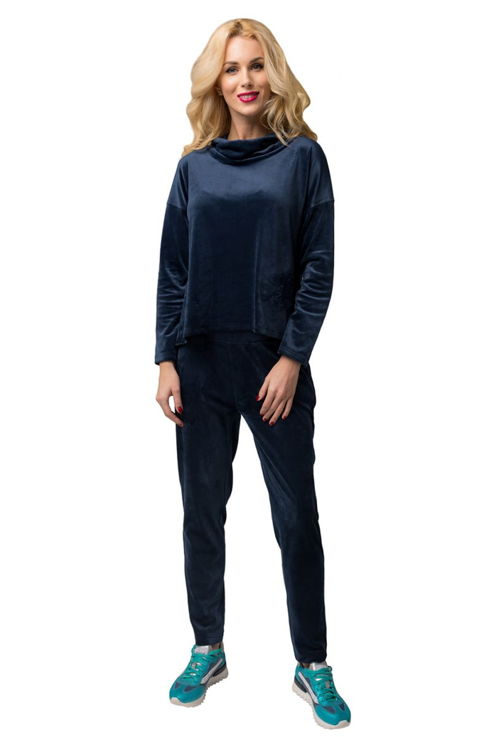 Костюм из бархатистого материала с декором (Размер: L) (Цвет: темно-синий)