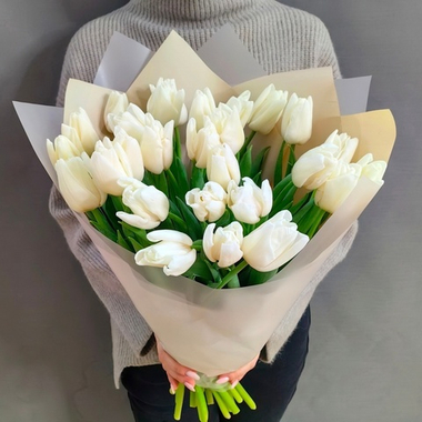 Букет из 27 белых тюльпанов