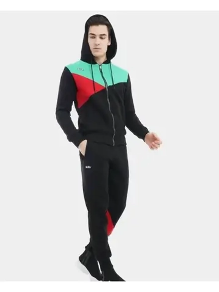 Костюм спортивный