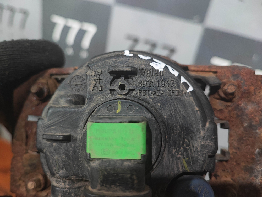 ПТФ передняя Logan 1,  Focus 2, SX4 1  Б/У Оригинал 89211943