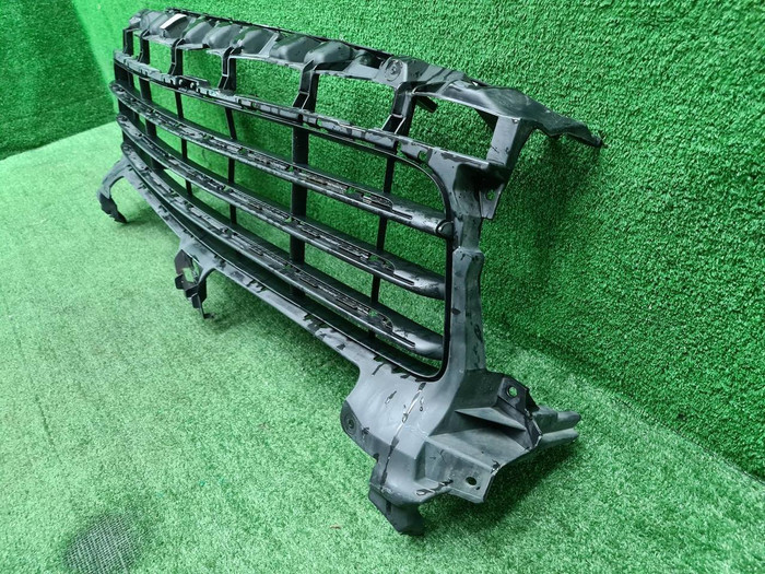 Решетка переднего бампера Porsche Cayenne 3 17-23