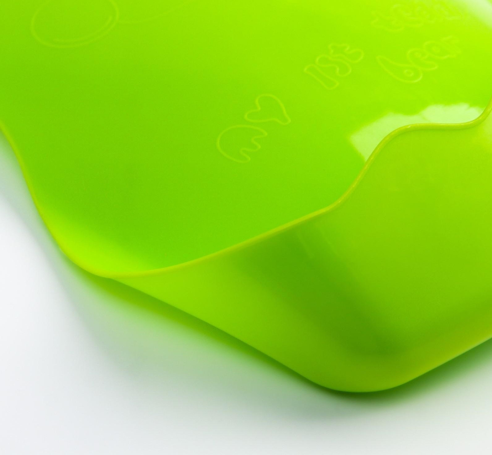 Нагрудник с карманом, пластиковый, цвет зелёный 2382822