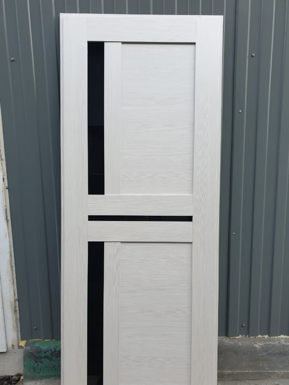 Входная металлическая дверь с зеркалом ReX (РЕКС) 21 Штукатурка графит СБ-18 Лиственница бежевая