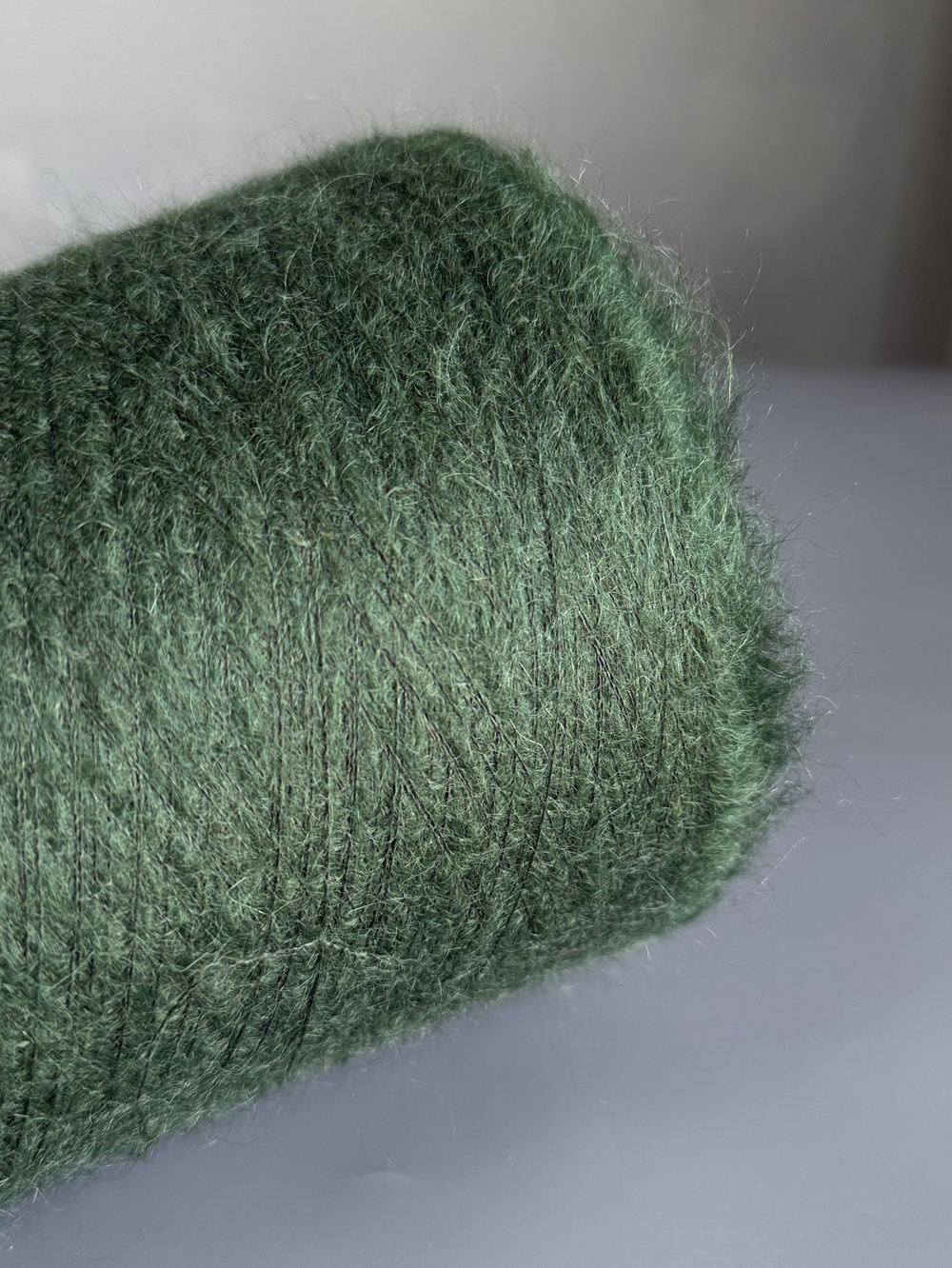 Пряжа Ilaria Aurora (67% супер кид мохер 28% па 5% меринос) 1000м/100 гр, зеленый