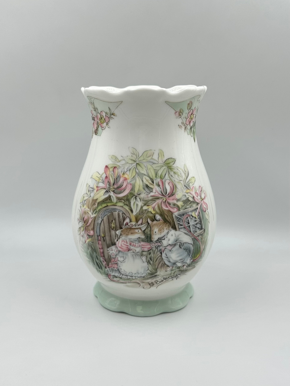 Ваза Royal Doulton, Summer from the Brambly Hedge