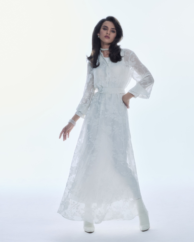 Платье из молочного шёлкового панбархата с фактурным орнаментом