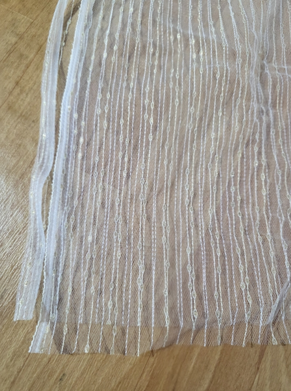 БЕЛАЯ - Сетка (Евгения) (редко, местами встречаются мелкие затяжки, незначительно)