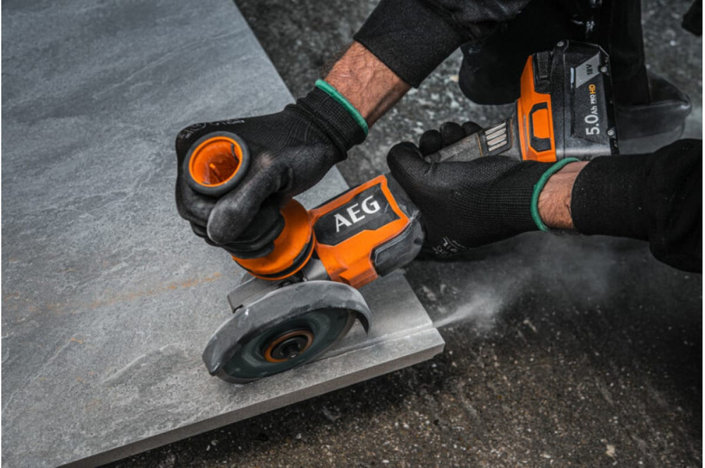 Углошлифмашина аккумуляторная AEG BEWS18-125BLPX2-502C 4935480858 125 мм