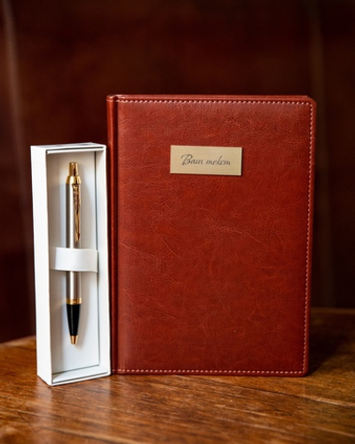 Набор с гравировкой: Ежедневник недатированный и Шариковая ручка Parker IM Metal, цвет: Brushed Meta