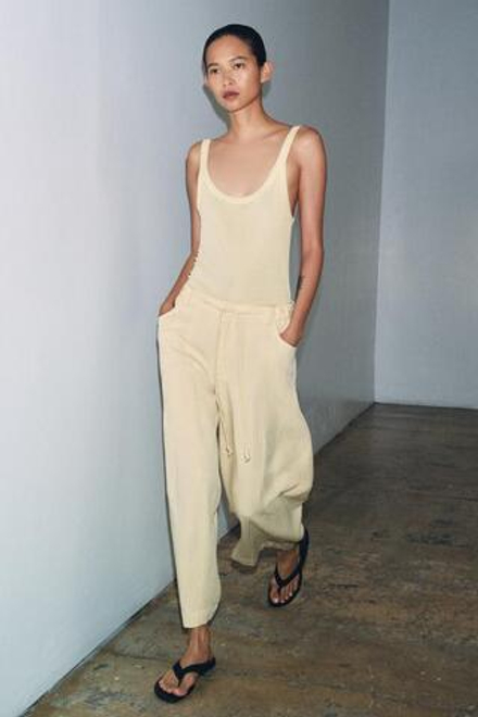 ZARA БРЮКИ ИЗ ТКАНИ «ЁЛОЧКА» — ZW COLLECTION, ЦВЕТ СЛИВОЧНОГО МАСЛА