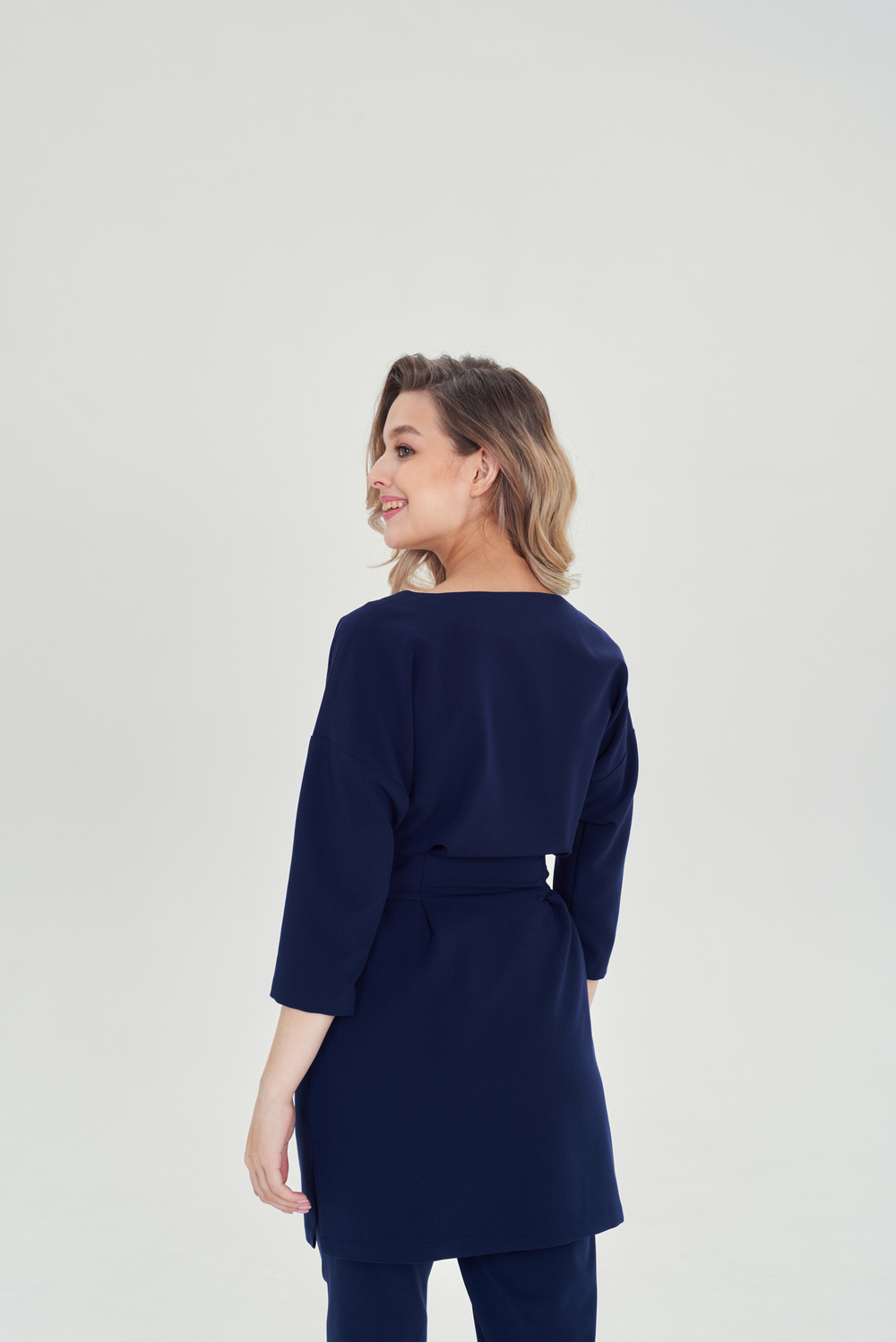 Женская медицинская блуза темно-синего цвета Медис