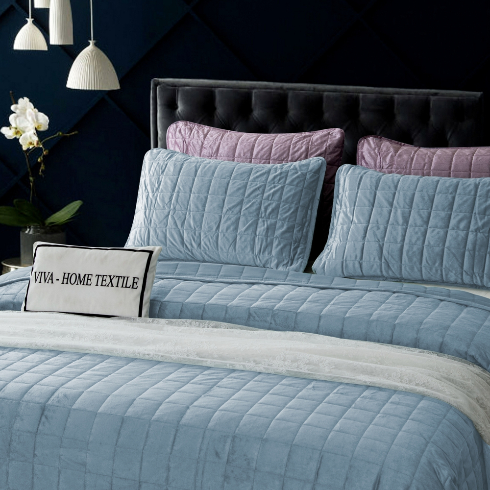 Велюровое покрывало в клетку и две наволочки OVL019