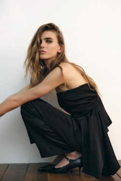 ZARA АТЛАСНЫЙ ТОП СО СБОРКАМИ, ЧЕРНЫЙ