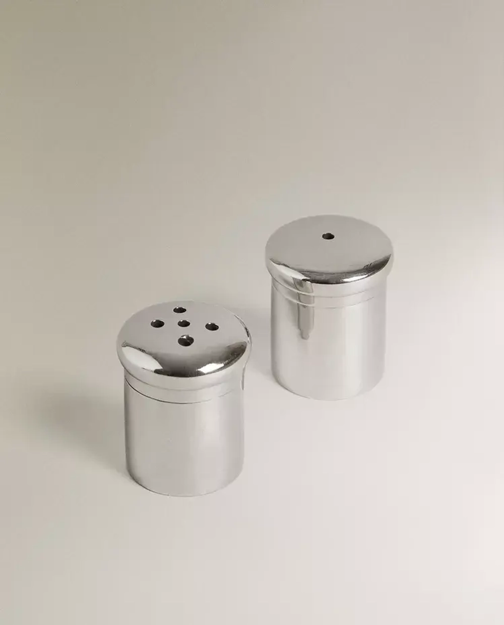 ZARA HOME НАБОР ИЗ СОЛОНКИ И ПЕРЕЧНИЦЫ ИЗ СТАЛИ, СТАЛЬНОЙ