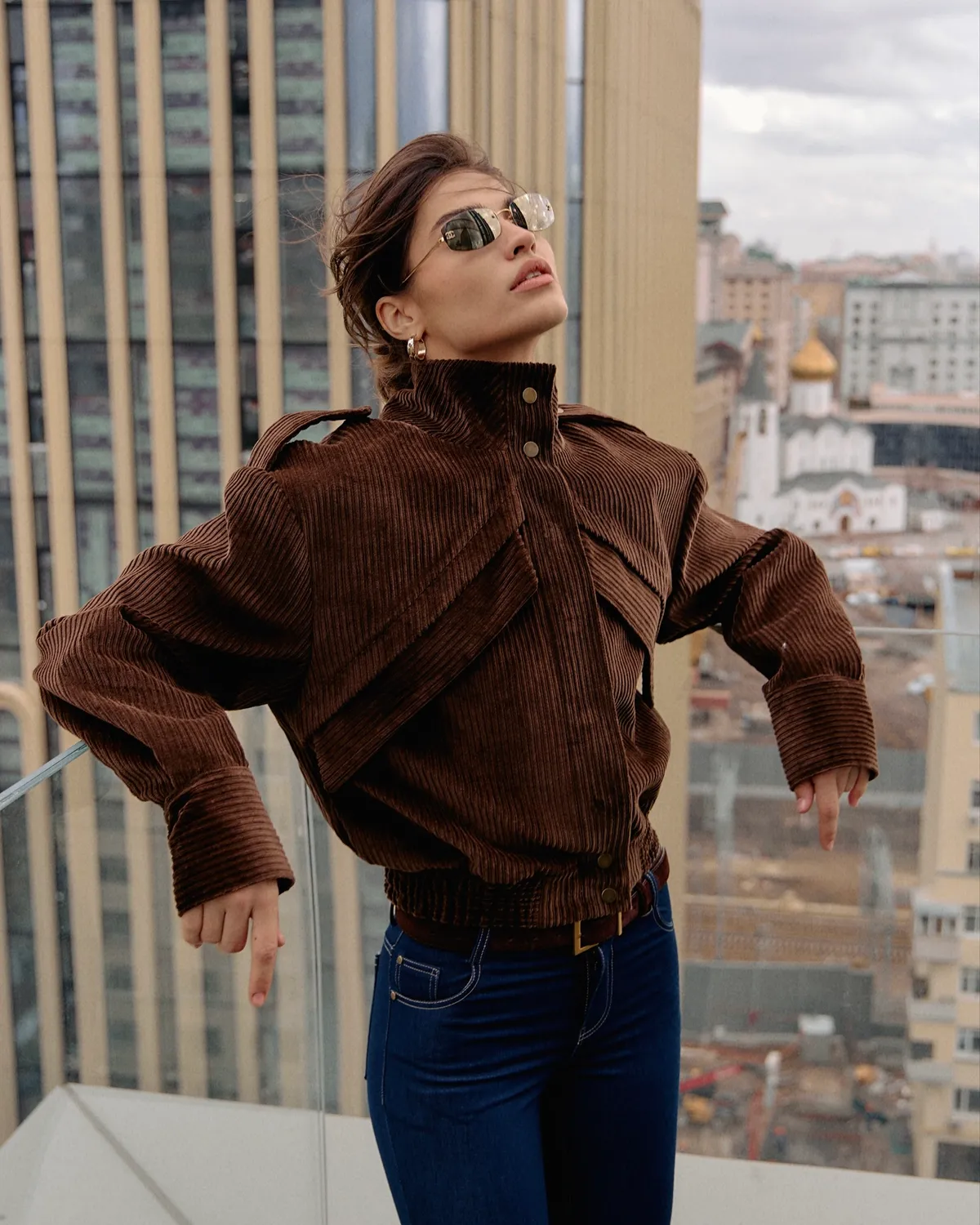 Бомбер из вельвета шоколадный