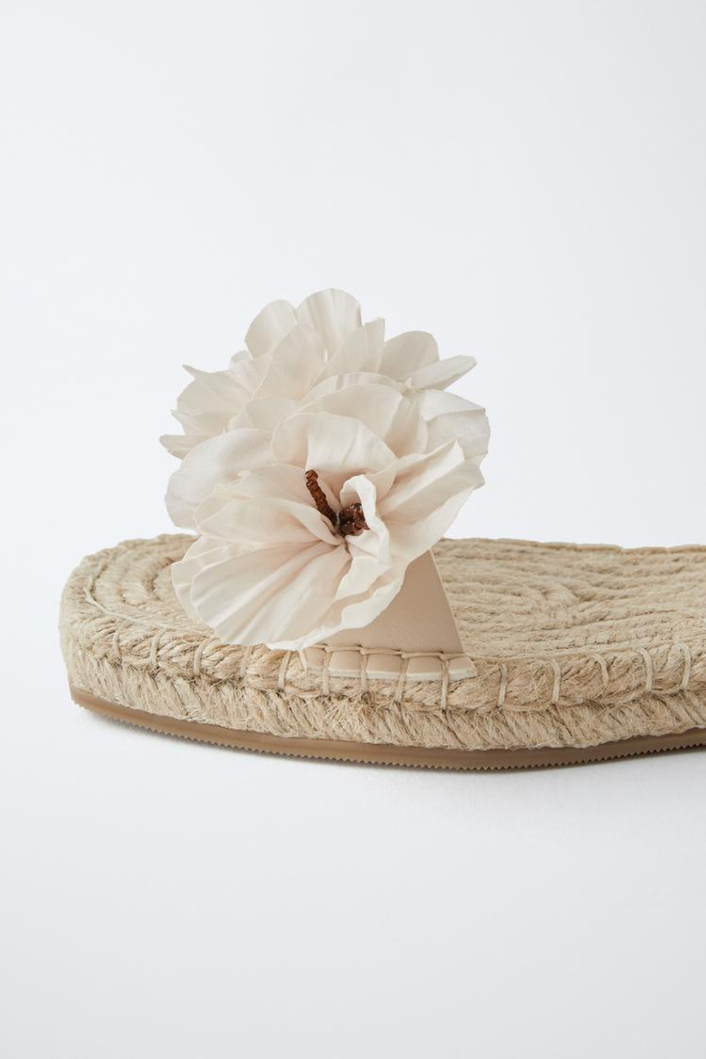 ZARA САНДАЛИИ ИЗ ДЖУТА С ЦВЕТОЧНЫМ ПРИНТОМ, ЭКРЮ