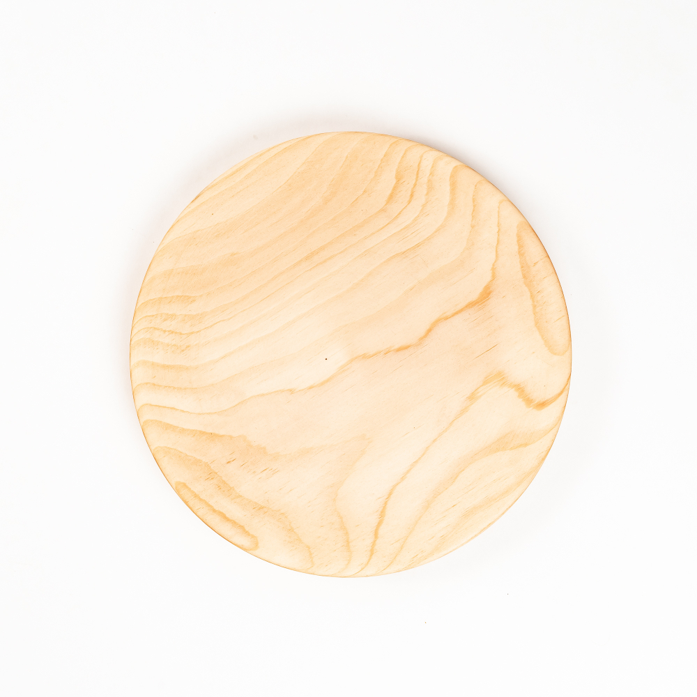 Деревянная плоская тарелка из древесины сибирского кедра. T184