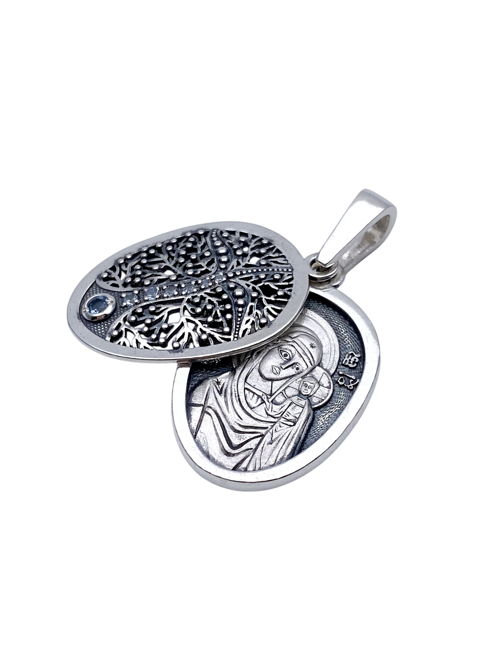 Образок из серебра/Чернение/С подвижным ухом/Со вставкой из прозрачных фианитов/Казанская БМ