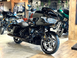 Road Glide 117 Harley-Davidson 2024 (Vivid Black/Black Trim)