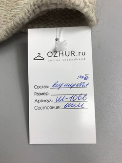 Шапка светлого оттенка