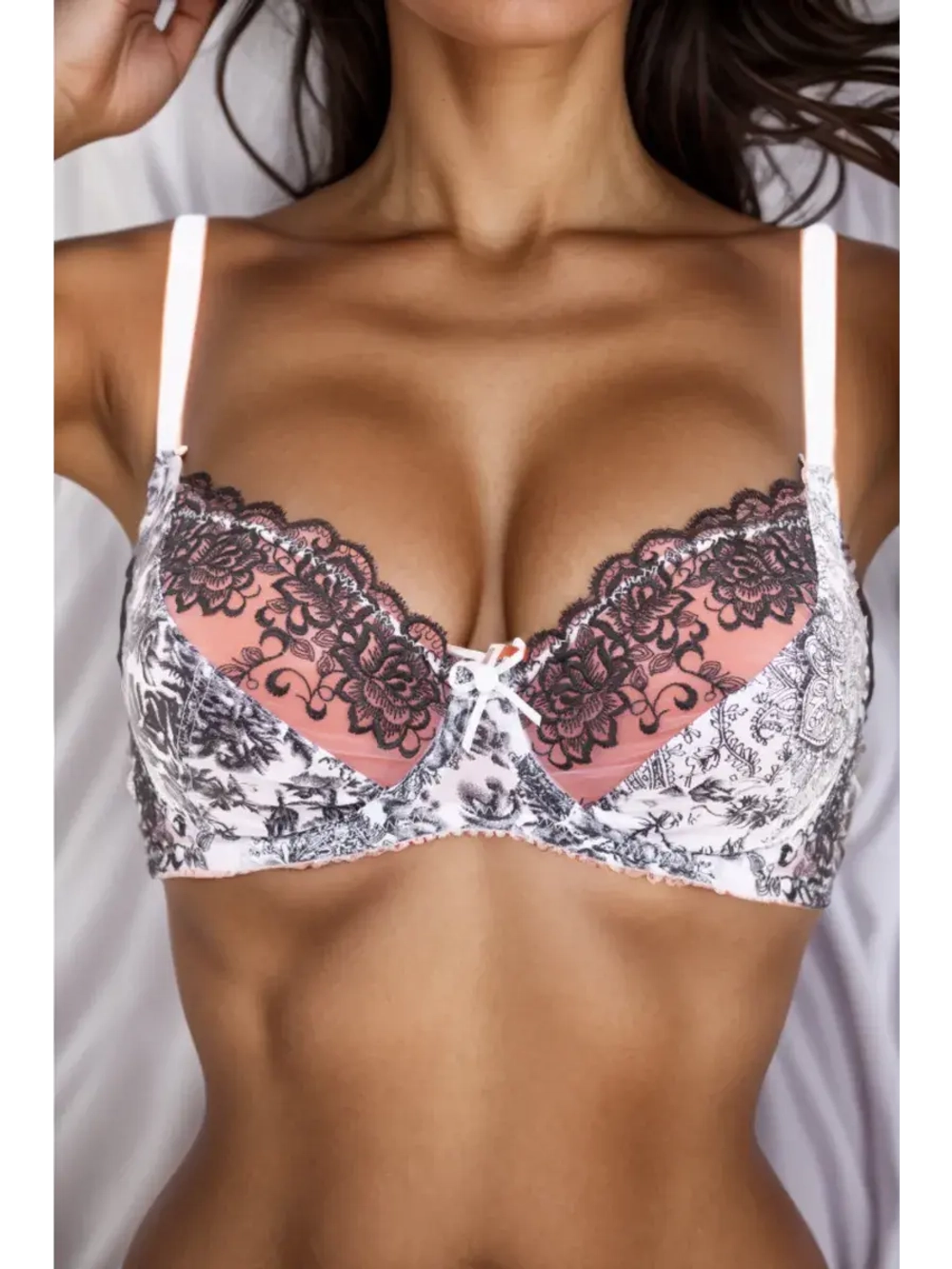 Французская модель Бюстгальтера большой размер с косточками