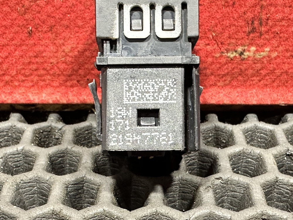 Кнопка света салона