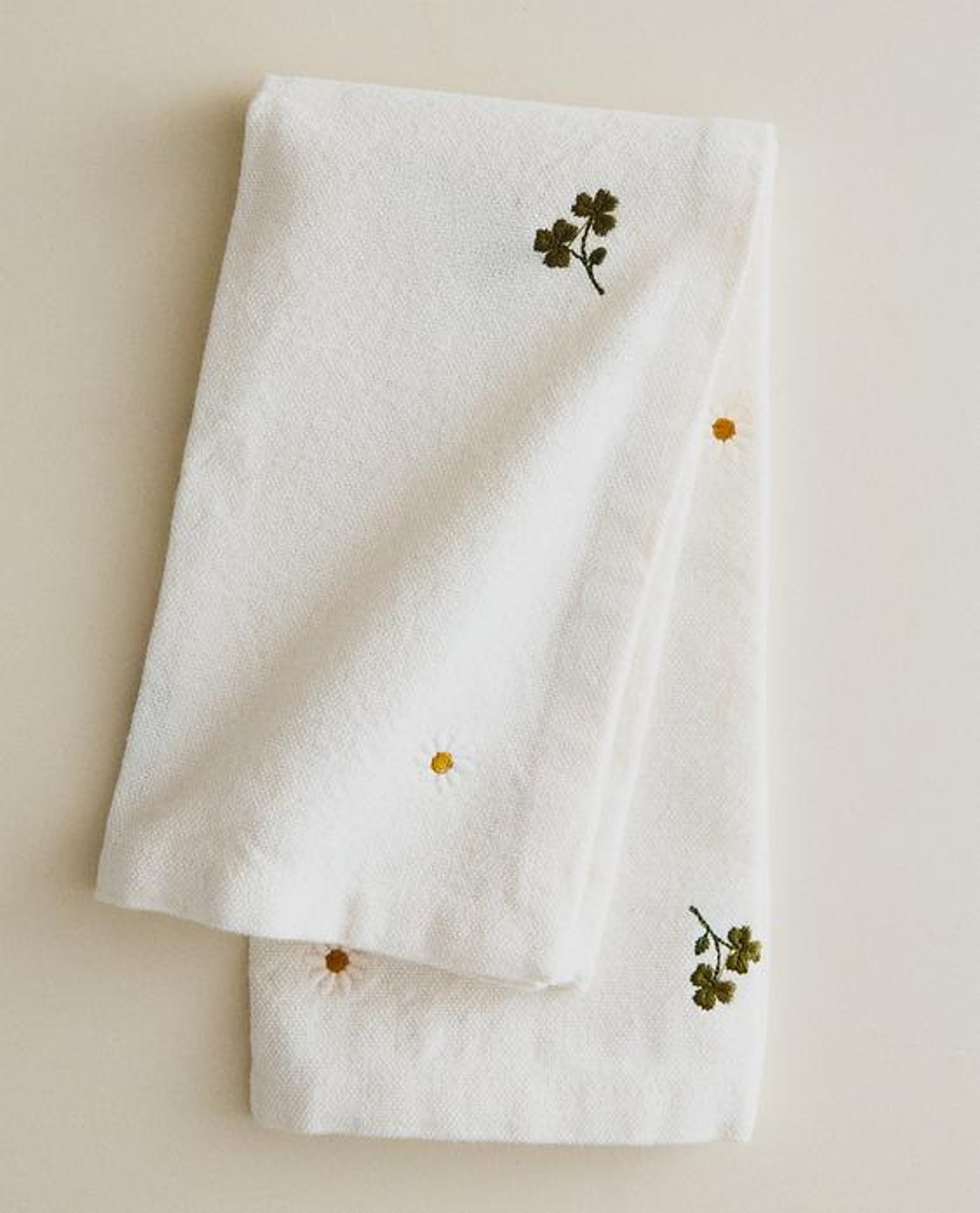 ZARA HOME САЛФЕТКИ С ВЫШИВКОЙ (2 ШТ.), ЭКРЮ