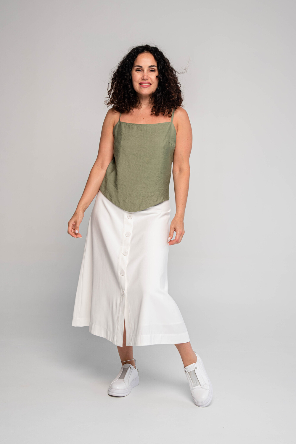 Топ женский летний на тонких бретелях под пиджак вечерний на молнии на лето базовый повседневный на каждый день блузка алый бордовый яркий легкий универсальный удобный