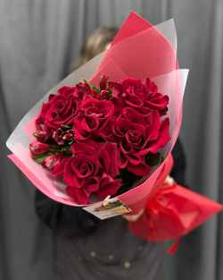 Букет из роз и альстомерий