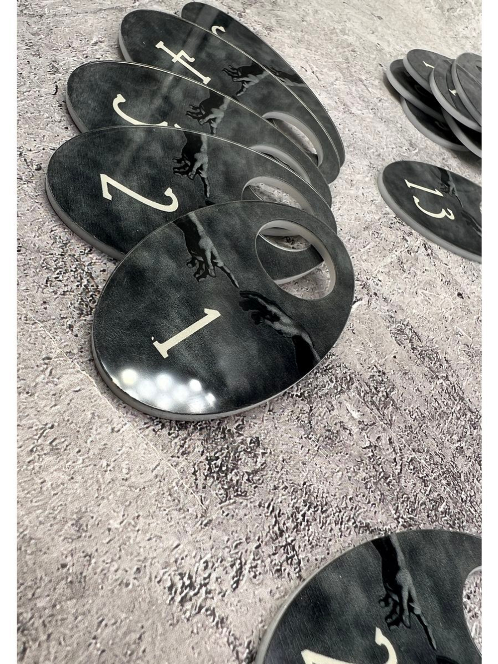 Номерки для гардероба акрил 4х7 см