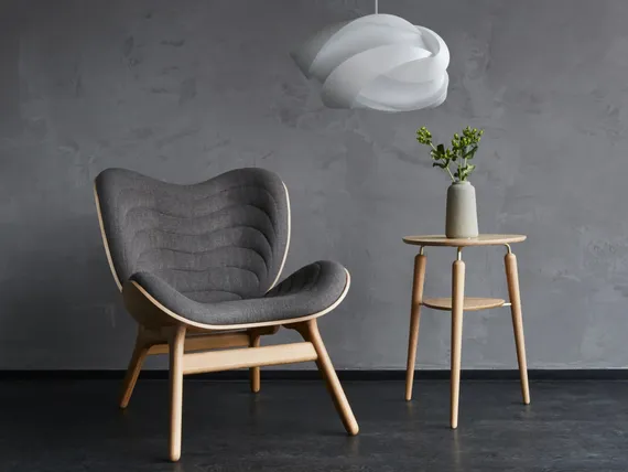 Кресло Umage A Conversation Piece, темный дуб с серой обивкой