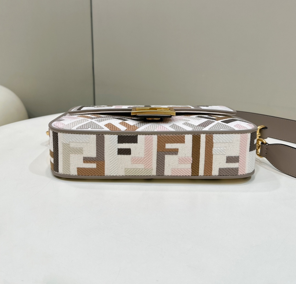 Fendi Baguette 27 cm