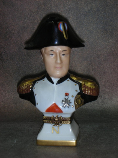 Статуэтка. Фарфор. Наполеон Бонапарт шкатулка. Limoges. Франция