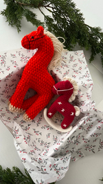 Красная лошадка