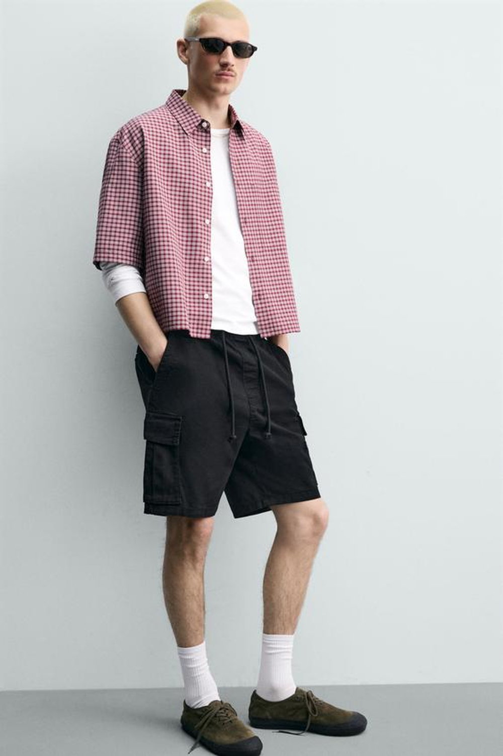 ZARA ШОРТЫ КАРГО RELAXED FIT С ЭФФЕКТОМ ПОТЕРТОСТИ, ЧЕРНЫЙ