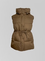 Жилетка YLL A1915 однотонная с капюшоном и утягивающим поясом на талии