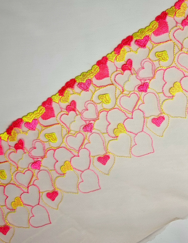 Вышивка на сетке неоновые сердечки правая К588