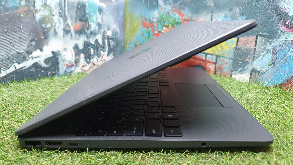 Ноутбук HP Ryzen 3/8Gb/FHD/255 G9, (8A5U7EA)/Windows 11